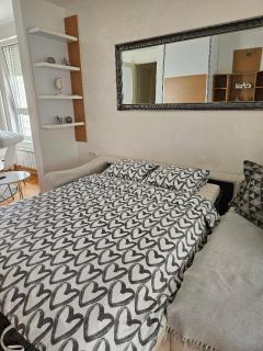 Belville Central Apartment with Free Parking - 6