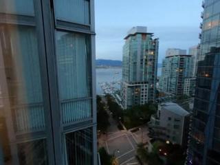 Modern Private Room in Downtown Vancouver - 4