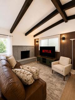 Modern Rustic Retreat by the Creek - 4