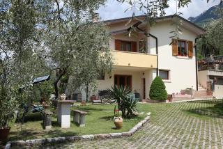 Garden Apartment with lake view - 9
