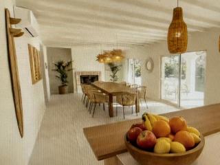 Luxury Villa with Stunning Sea Views - 1