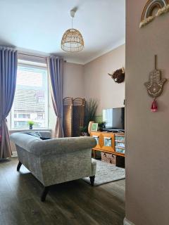 The Ferns - Modern Apartment With Parking & Shared Garden - 0
