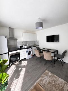 Spacious 3BR House Peterborough - 7
