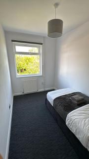 Spacious 3BR House Peterborough - 5