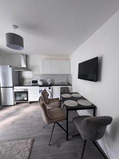 Spacious 3BR House Peterborough - 1