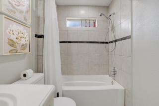 15 Min to International Airport! Cozy, Modern Home - 5