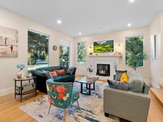 Luxury Private Resort Minutes from Langley Event Centre with hot tub, basketball, game room - 0