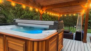 Luxury Private Resort Minutes from Langley Event Centre with hot tub, basketball, game room - 0