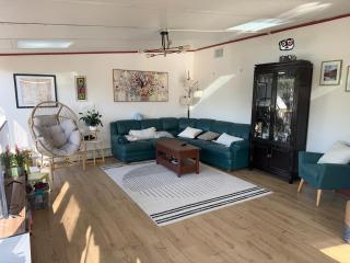 4BR Home Near MetLife - Sleeps 9 - Easy NYC Access - 0