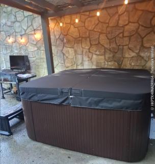 Smokey Mountain Retreat, new hot tub by May 22, game room, sleeps 8! - 9