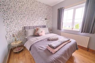 4 Bedroom House by Travel Lets Holiday Homes Convoy with Garden - 6