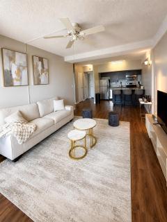 Spacious1 Br Downtown View Near River Experiences - 0