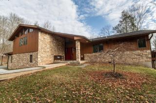 Modern Home Great for Vacations and Seeing Shows at Bethel Woods - 0