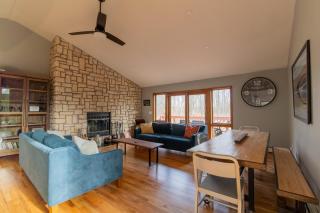 Modern Home Great for Vacations and Seeing Shows at Bethel Woods - 4