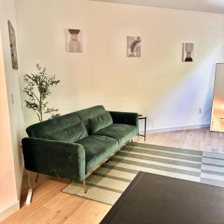 Chic Lux Apartment in Hollywood Free Parking - 2