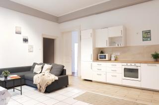 Grand Synagogue Quarter - 4BR Art-Filled Flat - 4