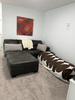 Slice of Heaven! 3 Bdrm Duplex, Minutes to Spruce Meadows, Easy Access to Stampede and Banff, - Sleeps 8 - 9