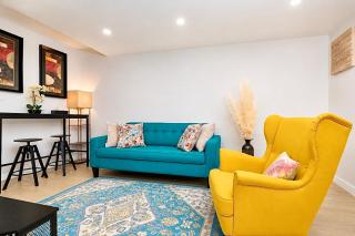 Stylish Cozy 2BR Retreat in Glacier Ridge NW for Family and Work - 9