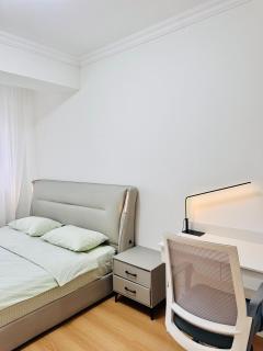 Cozy Central Apartment - 2