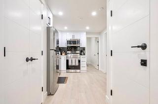 Stylish Cozy 2BR Retreat in Glacier Ridge NW for Family and Work - 1