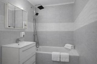 Comfort 65 2-Bedroom Apartment with Balcony - 4