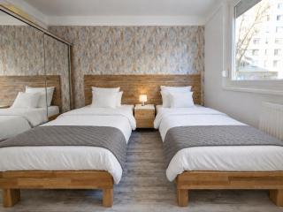 Comfort 65 2-Bedroom Apartment with Balcony - 2