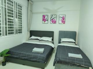 Maison Inn - Affordable Sleeps 6 to 13 near Tebrau AEON & Toppen - 5