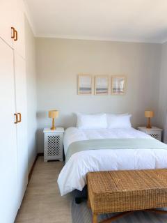 A Calm Coastal Hideaway in Strand - 2