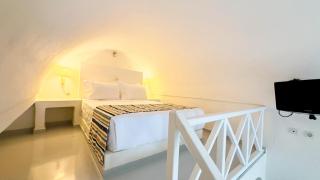 Santorini Theasis Suites - 9