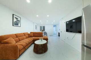 Modern Mountain View Villa - 3