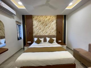 LOTO Hotel The Seemank Aurobindo Hospital Indore - 6