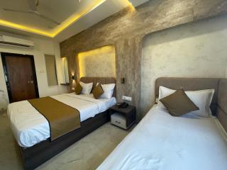 LOTO Hotel The Seemank Aurobindo Hospital Indore - 3