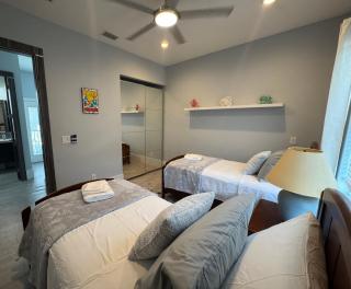 Modern 3BR Family Home Near Shops & Disney - 6