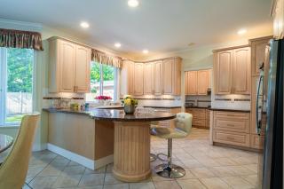 Cozy home near YVR with parking - 5