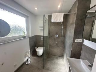 Moderne Studio Wohnung 2 in Saarbrücken Küche Bad - 3