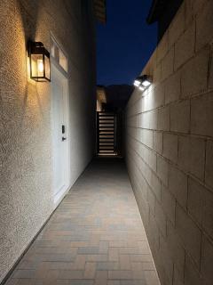 Modern Vegas Studio Suite With Private Entrance - 9