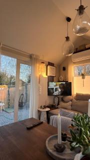 Unique tiny house with hot tub just 30 minutes from Oslo - 1