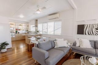 Beachside Pet-Friendly Retreat in Mooloolaba - 5