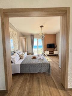 Beachfront Luxury Studio with Panoramic Sea View - 9