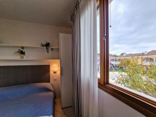 Modern three room flat with pool - 8