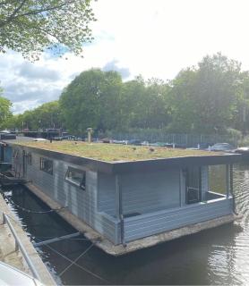 House boat on one of the beautiful canals - 0