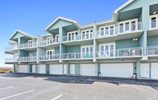 Gorgeous Gulf front townhome Gas grill and beach access - 9