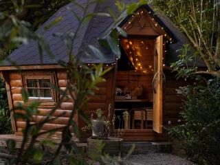 Scenery Hill Hideaways The Coach House Charming Retreat with Jacuzzi and BBQ Hut Near the Lake District - 8