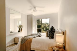 Modern Luxury in Secure Golf Estate, Sea Views - 5