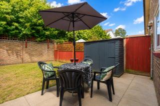 BRIXTON 4BR House -Parking Garden Fast Wifi - 1