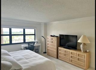 Spacious 2 Bedroom Oceanview Condo in Lauderdale - 3
