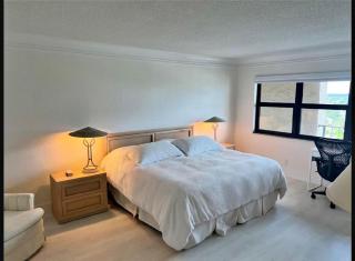 Spacious 2 Bedroom Oceanview Condo in Lauderdale - 4