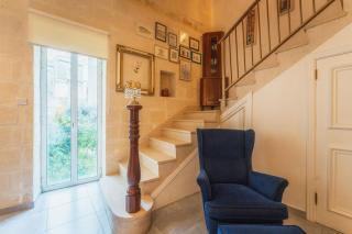 3BR Townhouse with Private Rooftop in Bormla - 1