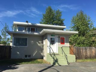 Base Camp Anchorage Hostel - 9