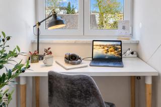 Bright Lake View Apartment with Balcony and Air Conditioning - 2